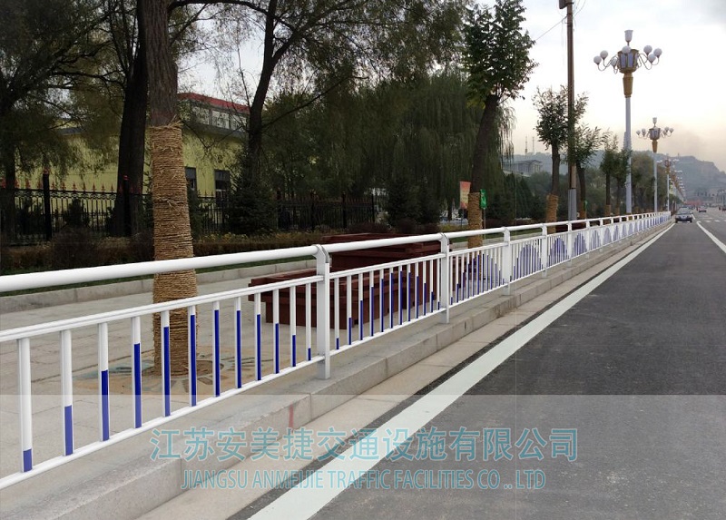 1001551074128911.jpg 边缘隔离护栏19-1.jpg