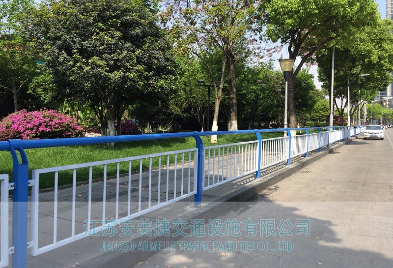 边缘隔离护栏2-2.jpg