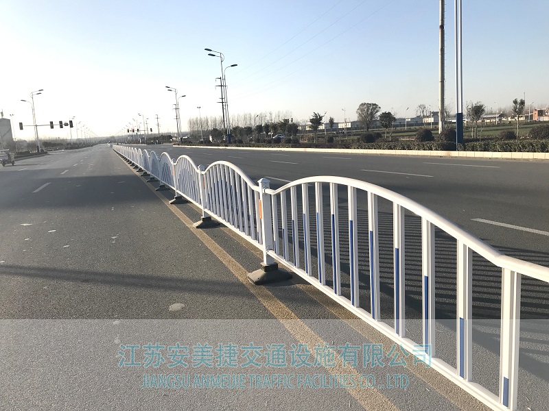 1481551157154365.jpg 弧形护栏2-2.JPG