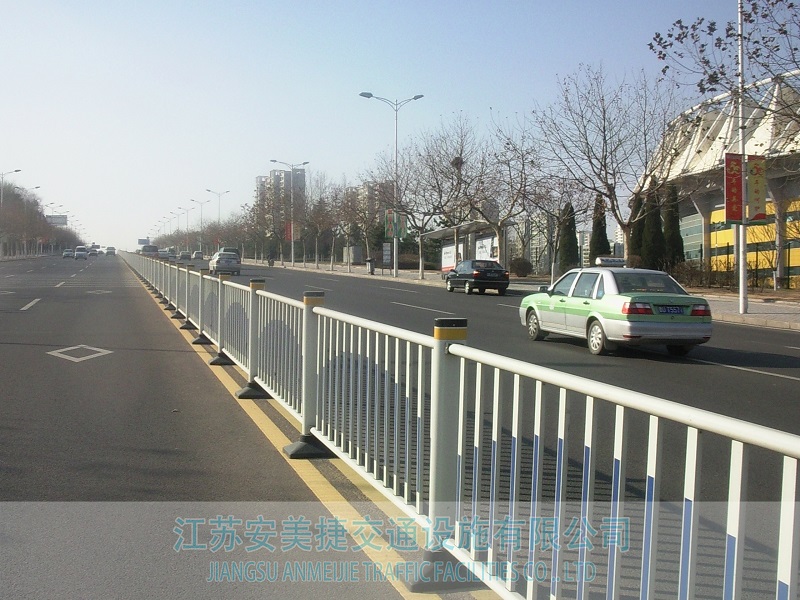 2401551151440957.jpg 常规型护栏4-2.jpg