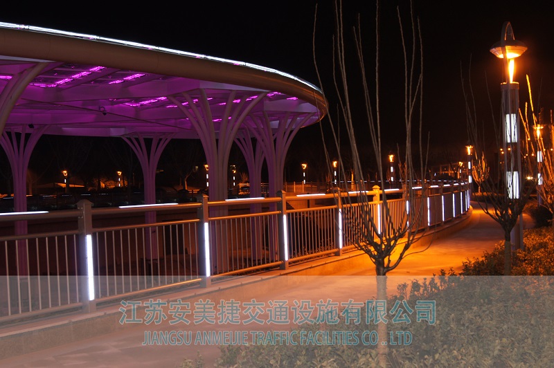 7291551075969353.jpg 边缘隔离护栏29-2.jpg