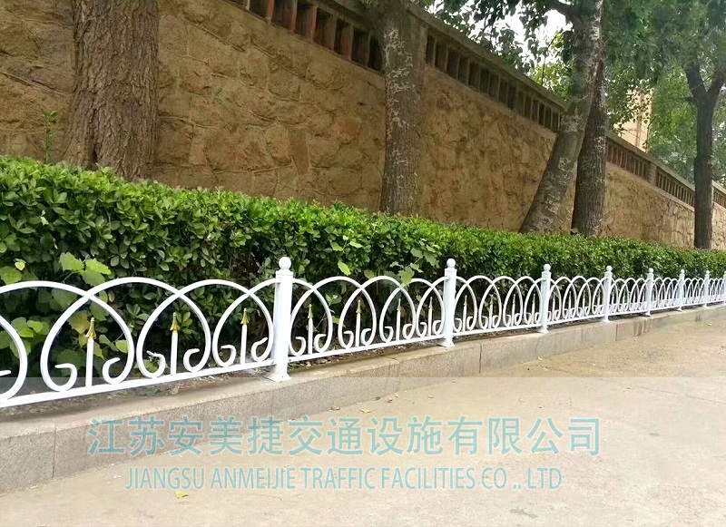 7851551143160303.jpg 绿化护栏1-2.jpg